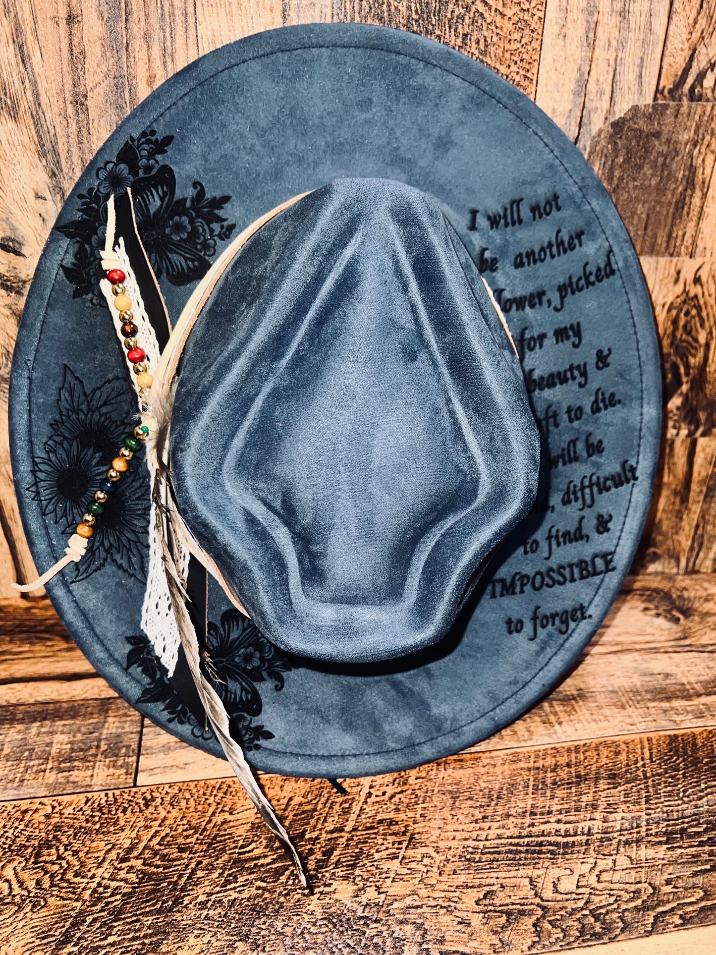 Suede Engraved hat