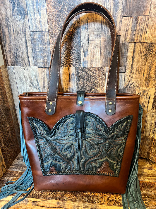 Tote bag with boot pocket